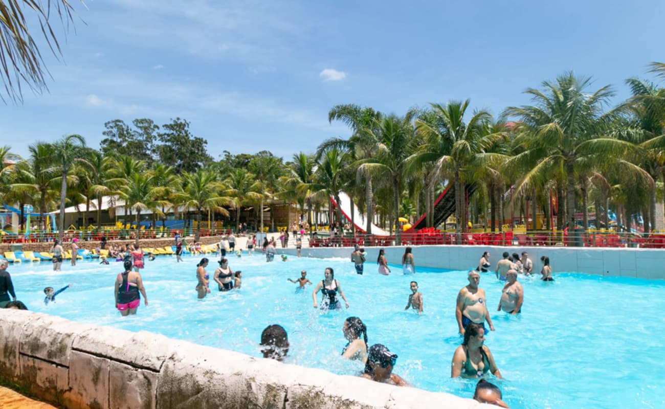 Recém- reaberto: Castelo Park Aquático convida para diversão em família