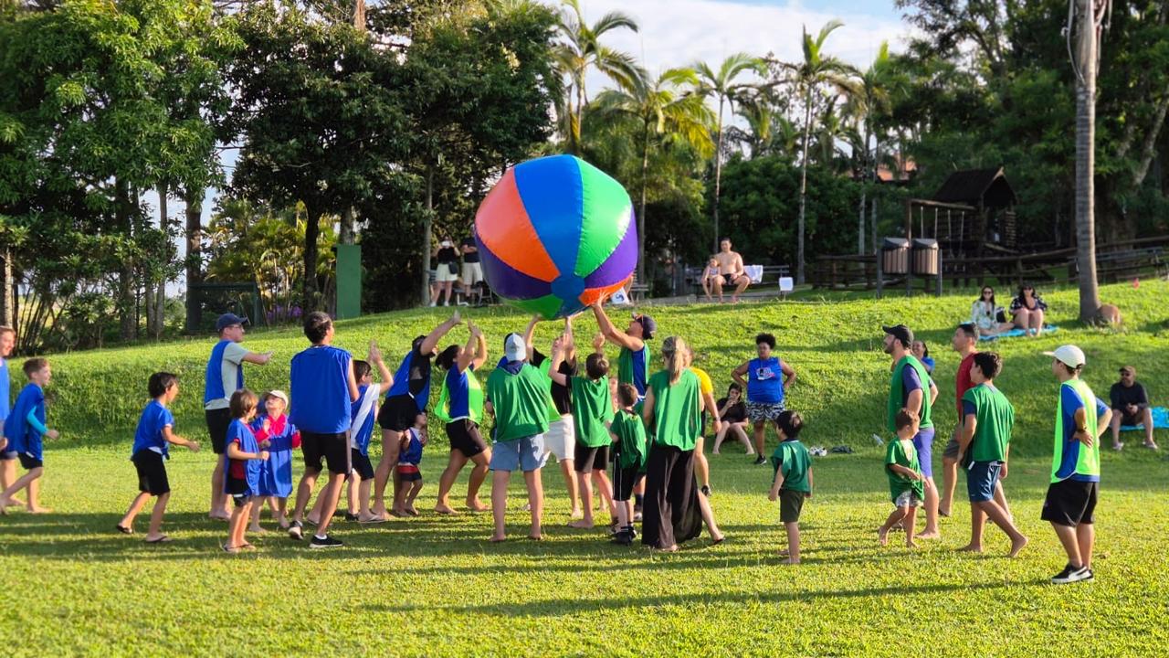 Entre piscinas e jardins, o verão ganha charme no Grand Resort Serra Negra