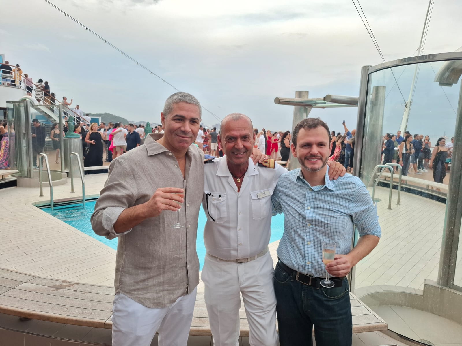 Abertura da temporada: Costa Favolosa chega a Santos e recebe convidados em noite especial