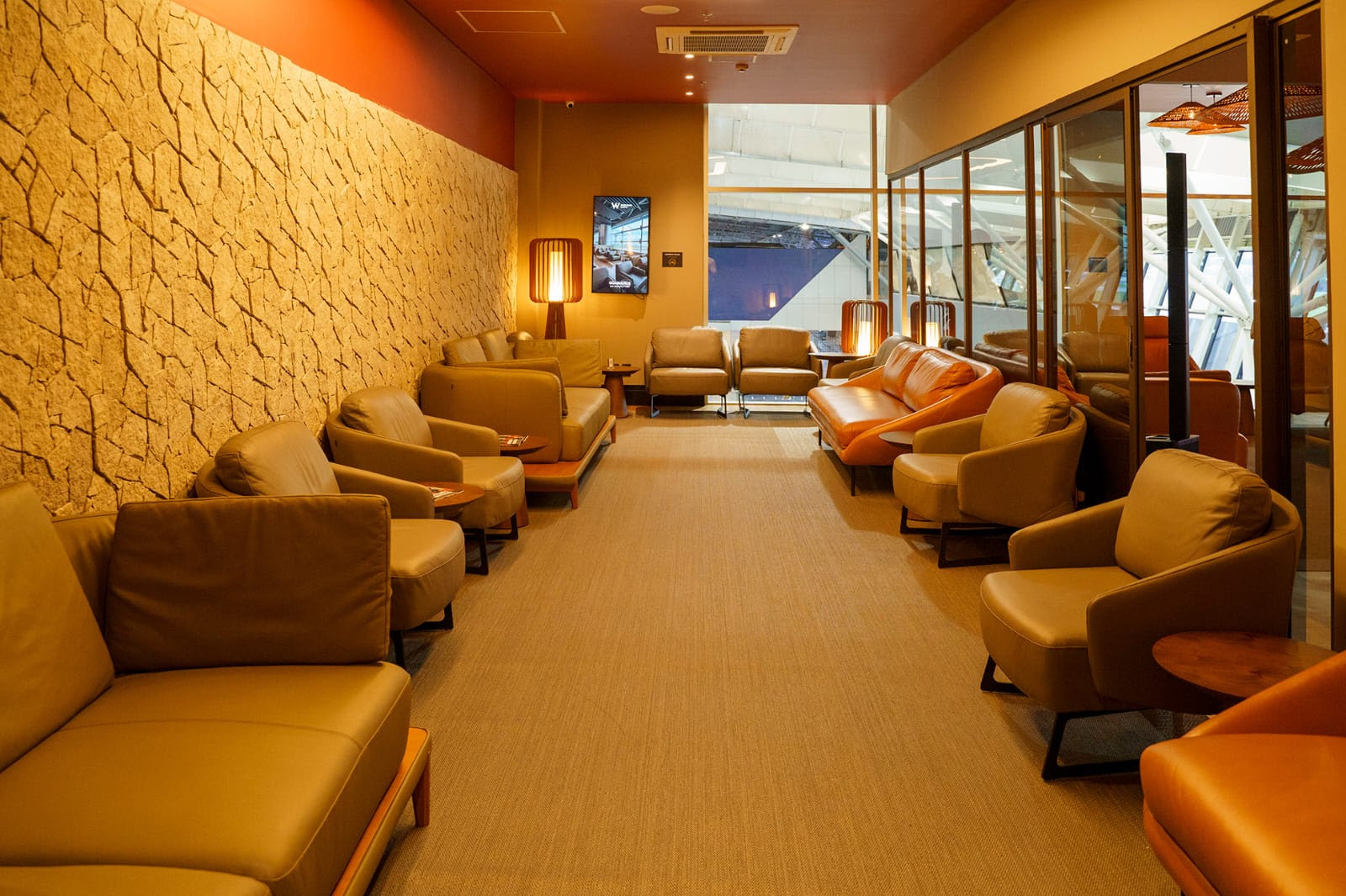 Parceria entre W Premium Group e CVC amplia acesso a experiências premium em aeroportos brasileiros