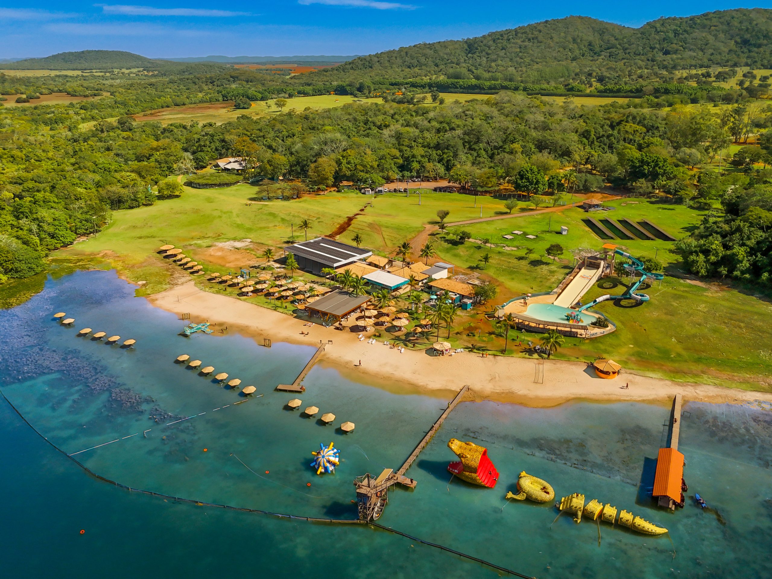 Conheça a Praia da Figueira, Parque das Cachoeiras e a Gruta Catedral em Bonito