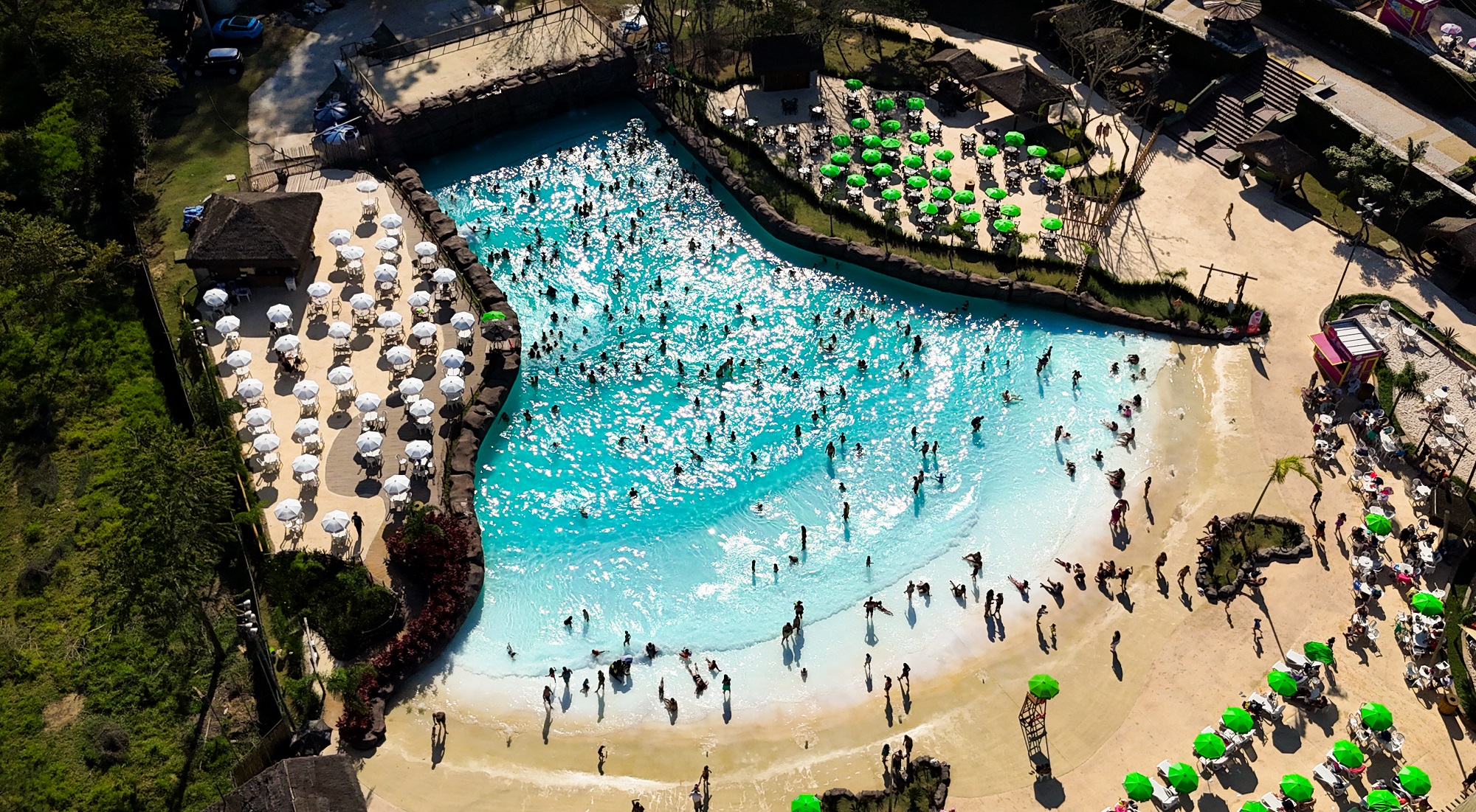 Réveillon em parque aquático: Thermas da Mata aposta em praia artificial, águas quentes e show de fogos