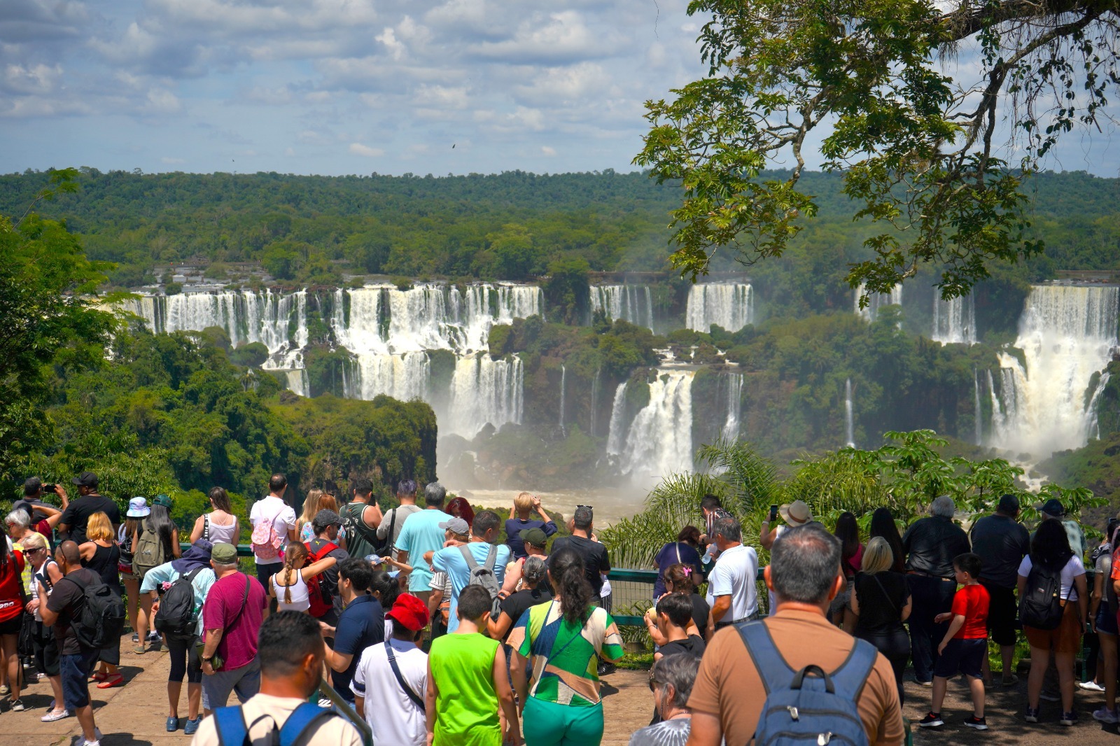 Parque Nacional do Iguaçu bate recorde histórico com 199 mil visitantes em novembro