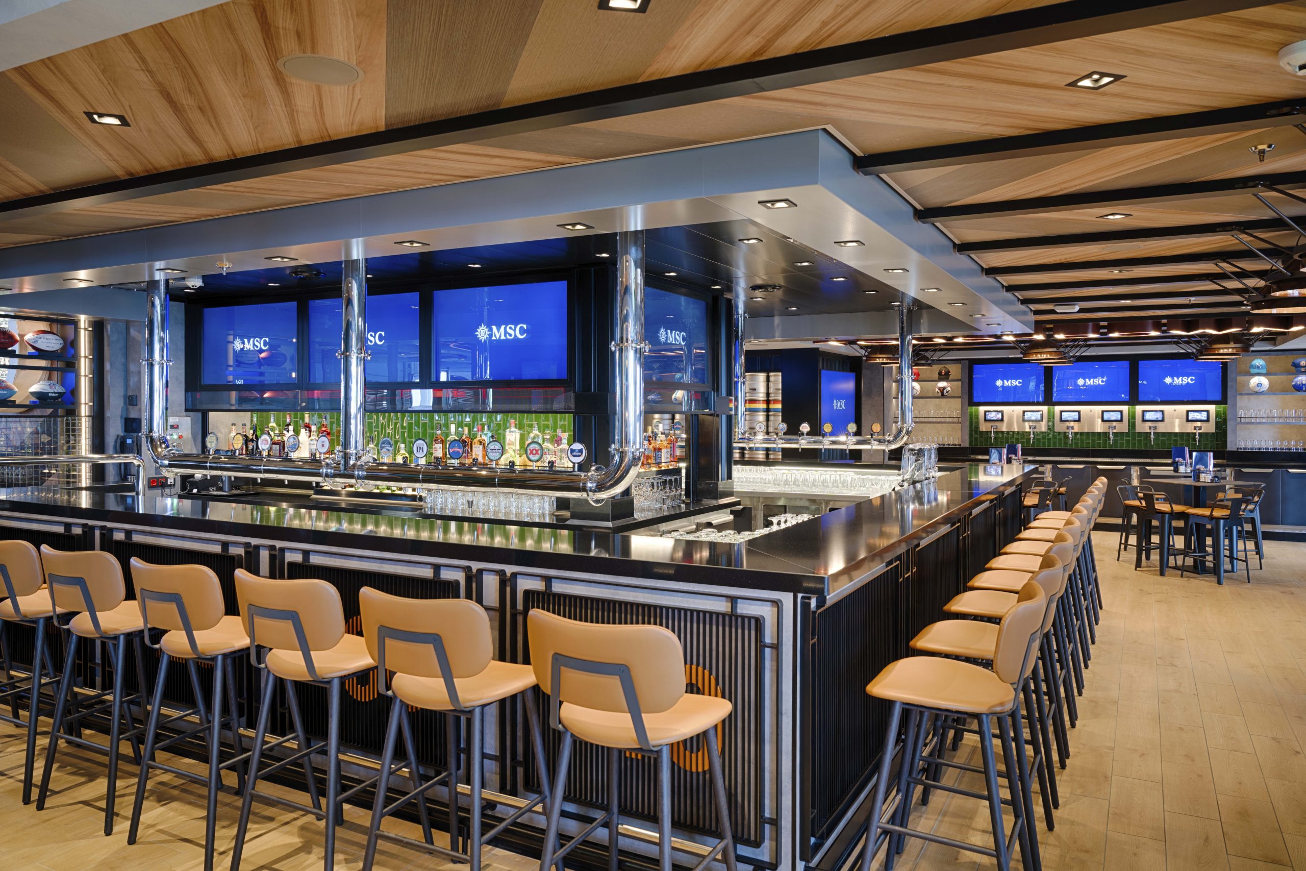 Os hóspedes da MSC Cruzeiros poderão assistir aos jogos em diversos locais a bordo, incluindo os animados Sports Bar