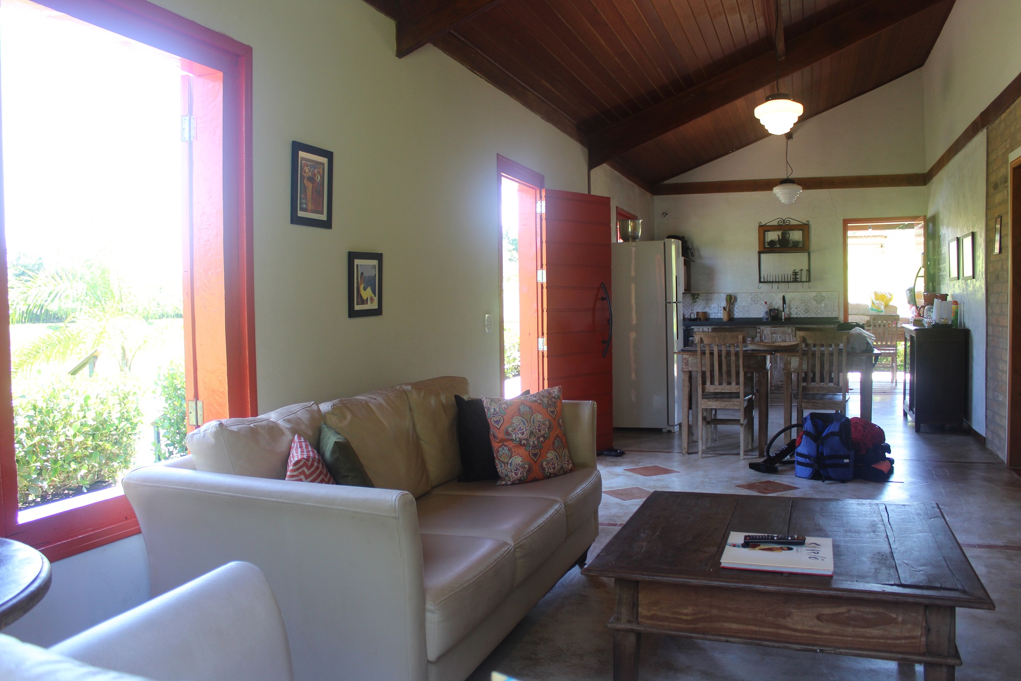 Casinhas do Lago une conforto e rusticidade no interior paulista