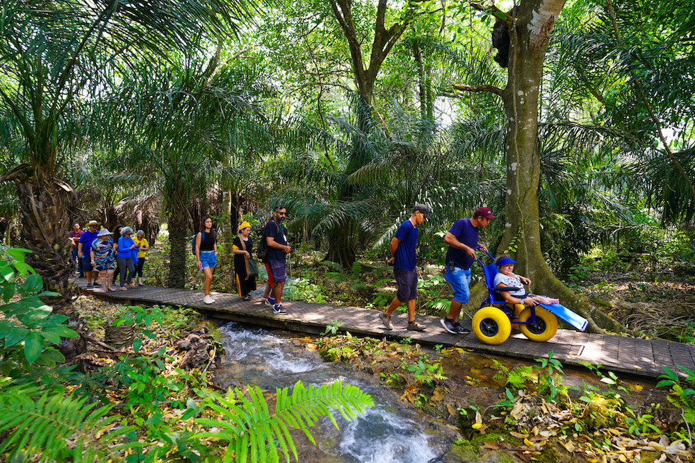 Nascente Azul tem acessibilidade e é o passeio mais visitado do melhor destino de ecoturismo do Brasil