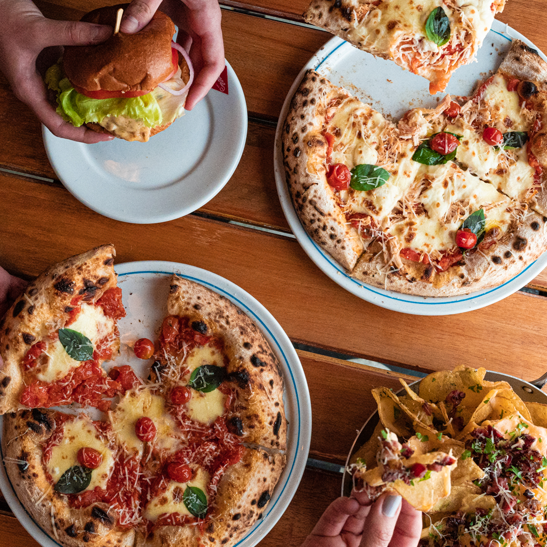 Duas pizzarias, dois estilos: onde celebrar o Dia da Pizza em Serra Negra