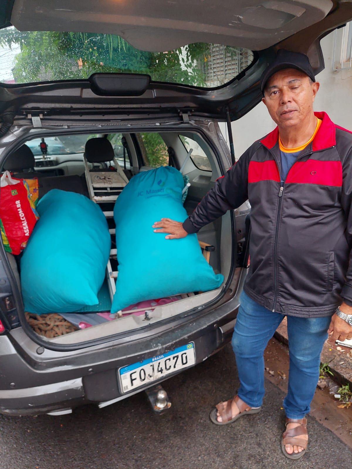 Itens esquecidos por hóspedes ganham novo destino e ajudam instituições sociais