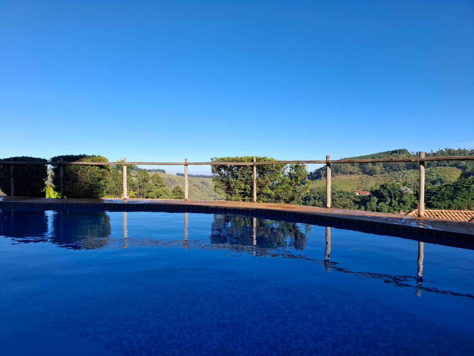 Agosto em Serra Negra: Villa dos Leais oferece condições especiais para hospedagem